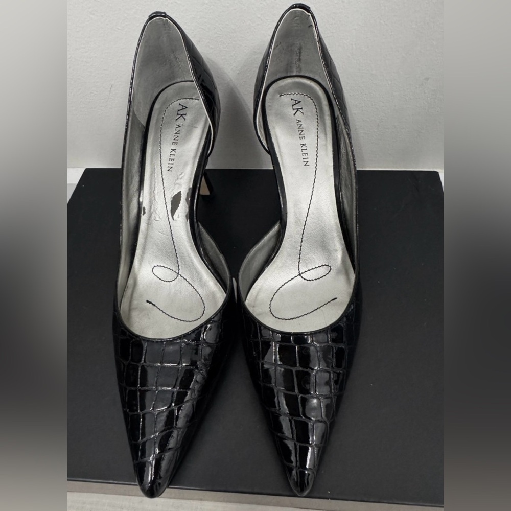 Anne Klein Black Patent Croc-Embossed Pointed-Toe size 7.5